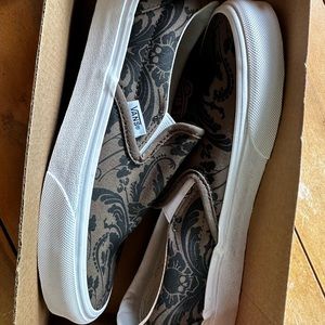 Vans Unisex Slip-On NWT (mens 5.5 women’s 7) skull tapestry grape leaf